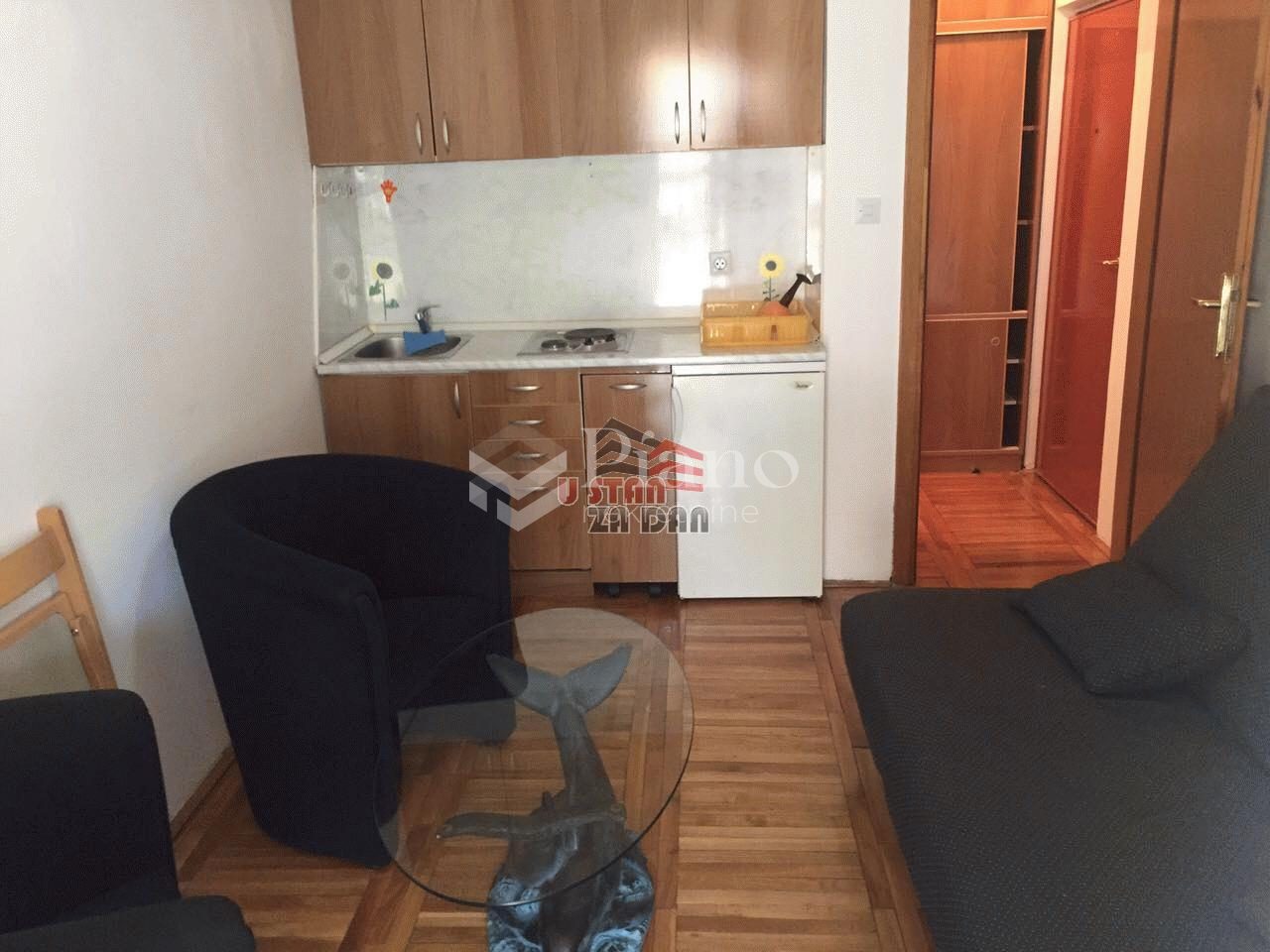  Namještena garsonjera kod Ljubovića